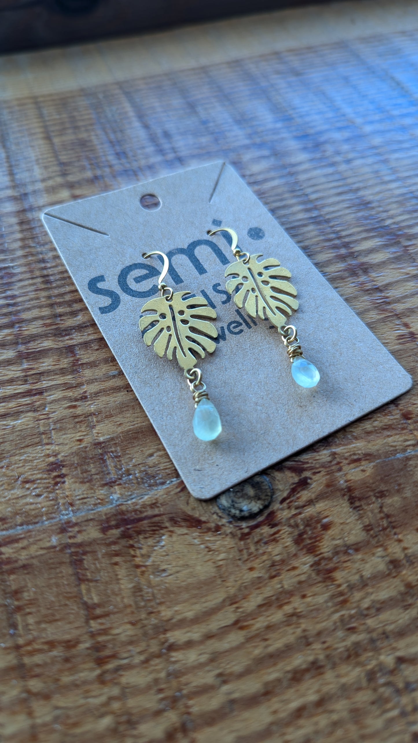 Monstera leaves + prehnite